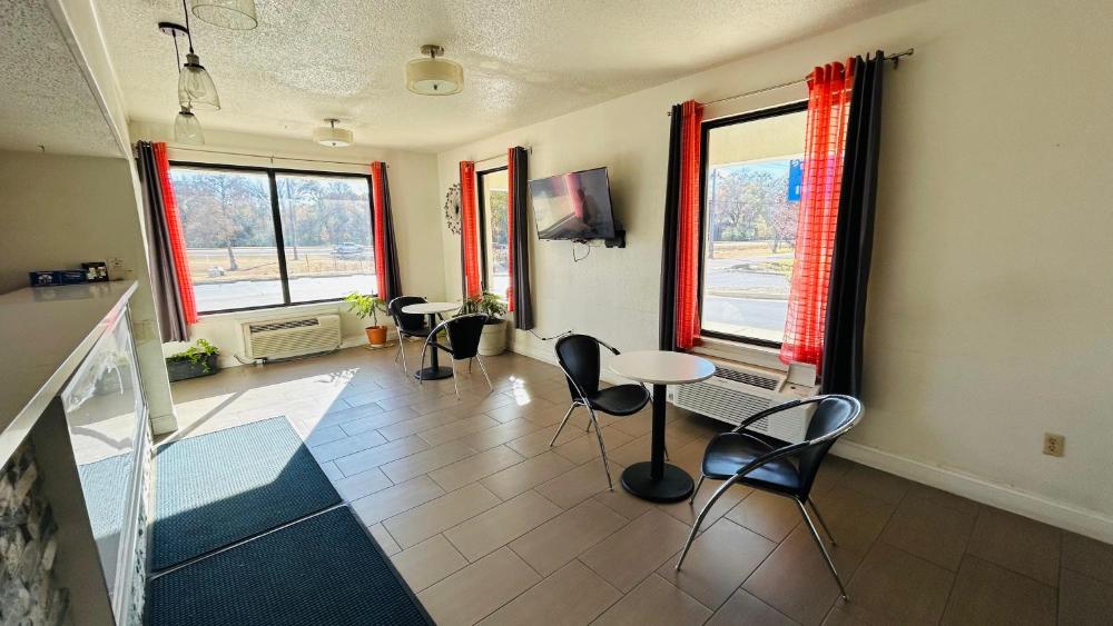 Super 7 Inn Tupelo